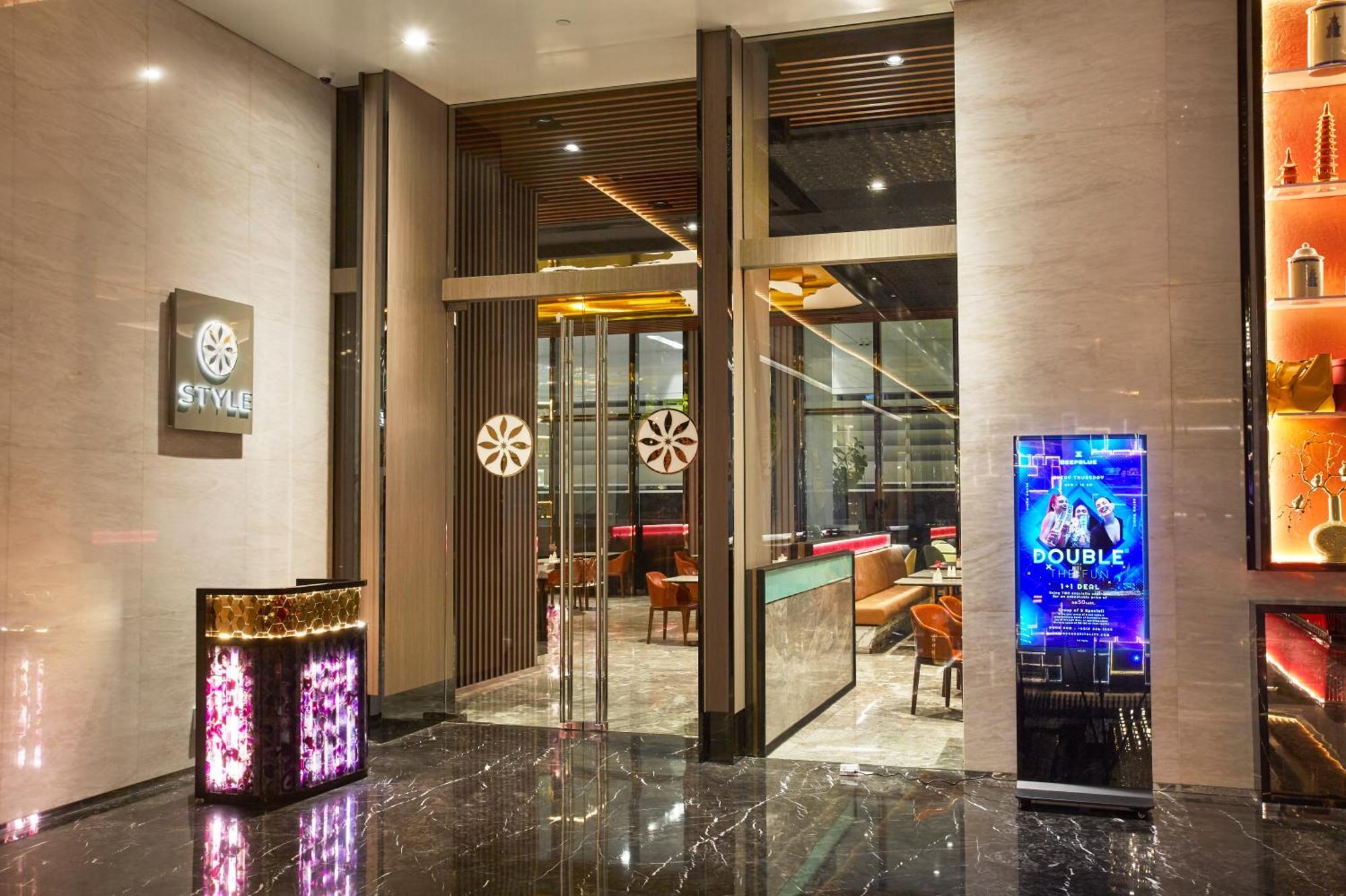 The Face Style Hotel Куала-Лумпур Экстерьер фото Entrance of Double Club